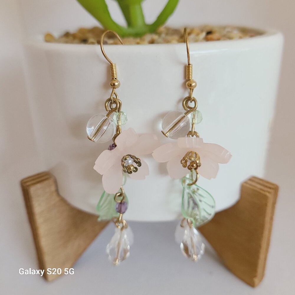 Unknown Brand‎ Flower Theme Multi-Color Dangle Earrings Ladies Pre-Owned Summer